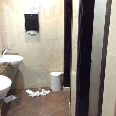 ‪poolside Snack Bar‬