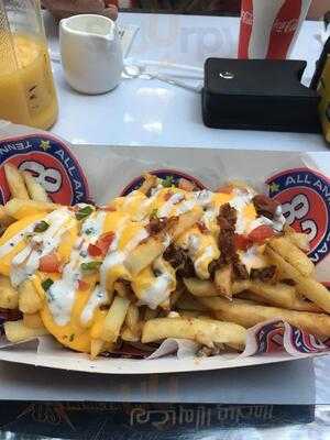 ‪82 American Diner‬