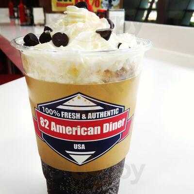 ‪82 American Diner‬