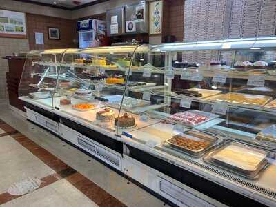 ‪caesars Restaurant & Confectioneries‬