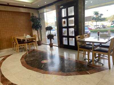 ‪caesars Restaurant & Confectioneries‬