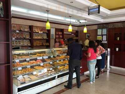 ‪caesars Restaurants & Confectionery‬