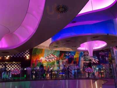 ‪t.g.i. Fridays‬