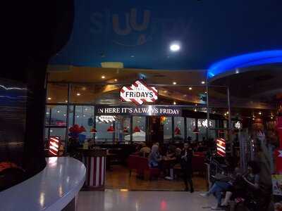 ‪t.g.i. Fridays‬