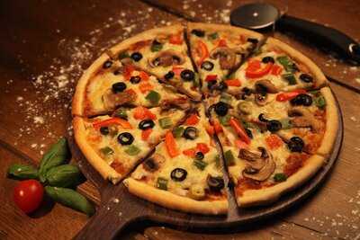 ‪hollywood Me Restaurant & Coffee Shop‬