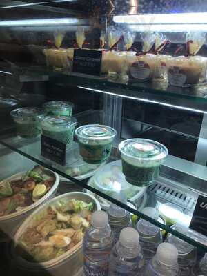 ‪max's All About Chicken (ibn Batutta)‬