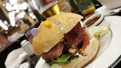 ‪ari - Pool Restaurant And Bar‬