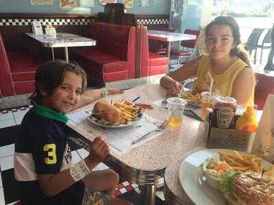 ‪bob's Easy Diner‬