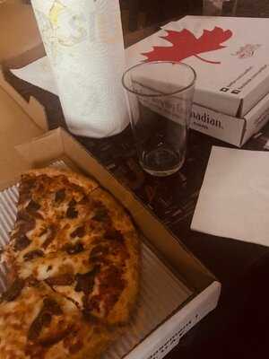 ‪canadian 2 For 1 Pizza‬