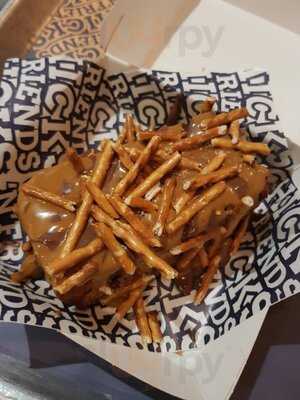 ‪chicks N' Friends‬