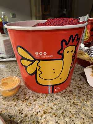 ‪chicks N' Friends‬