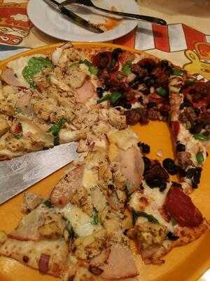 ‪round Table Pizza‬