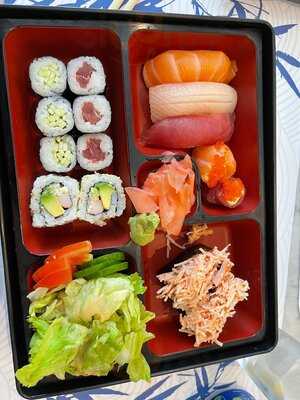 ‪sumo Sushi & Bento‬