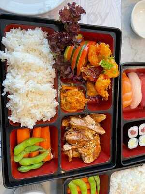 ‪sumo Sushi & Bento‬