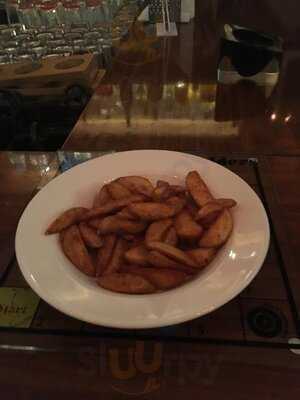 ‪the Hungry Monkey Pub & Cocktail Lounge‬