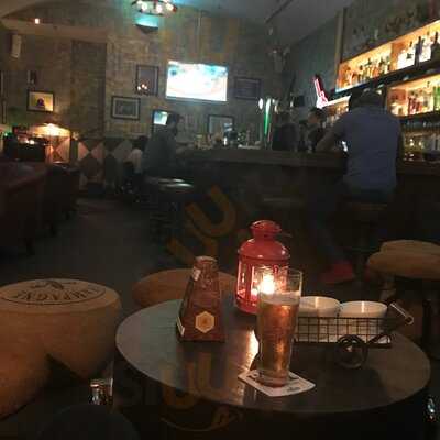 ‪the Hungry Monkey Pub & Cocktail Lounge‬