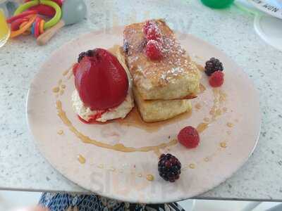 ‪white And The Bear‬