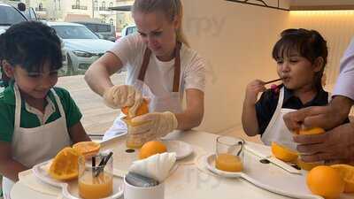 ‪white And The Bear‬