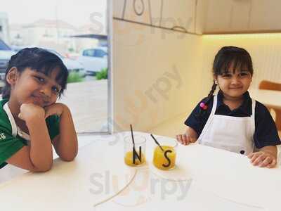 ‪white And The Bear‬