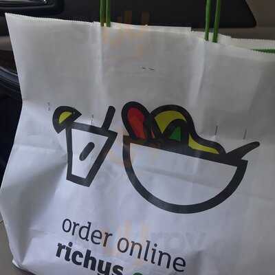 ‪richy's‬
