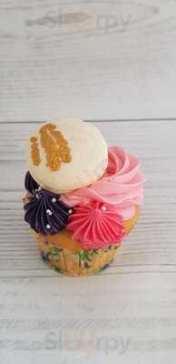 ‪ribbons & Balloons Bakery‬