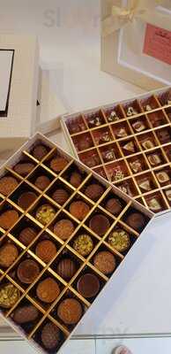 ‪ribbons & Balloons Bakery‬