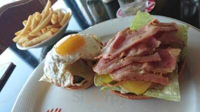 ‪the Press Club‬