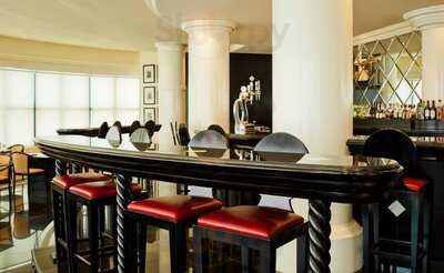 ‪the Press Club‬