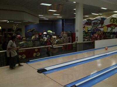 ‪chuck E Cheese's‬