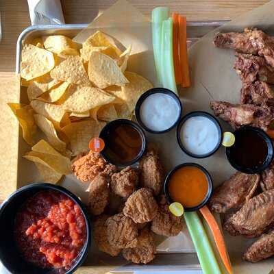 ‪buffalo Wild Wings‬