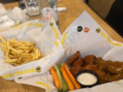 ‪buffalo Wild Wings‬