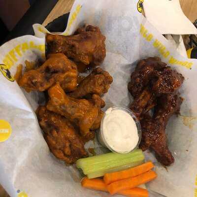 ‪buffalo Wild Wings‬