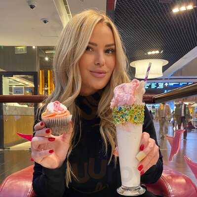 ‪the Hummingbird Bakery‬