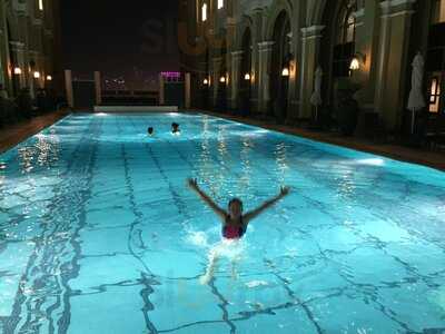 ‪skyline Pool Bar‬