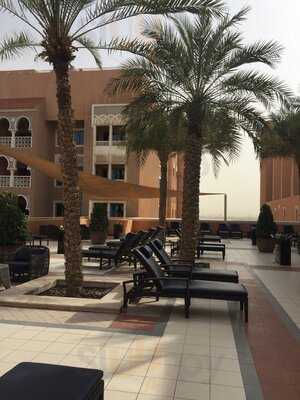 ‪skyline Pool Bar‬