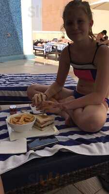 ‪skyline Pool Bar‬