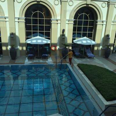 ‪skyline Pool Bar‬