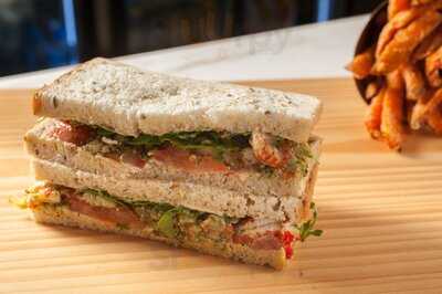 ‪tom's Kitchen Deli‬