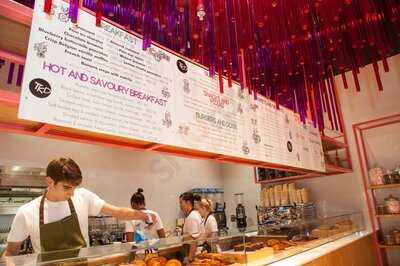 ‪tom's Kitchen Deli‬