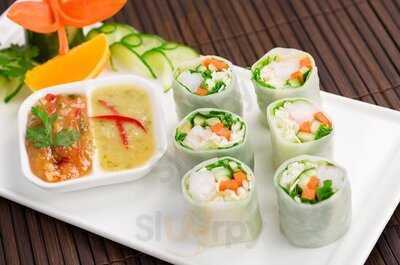 ‪tuk Tuk Thai Cuisine‬