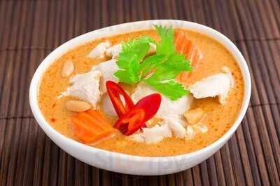 ‪tuk Tuk Thai Cuisine‬