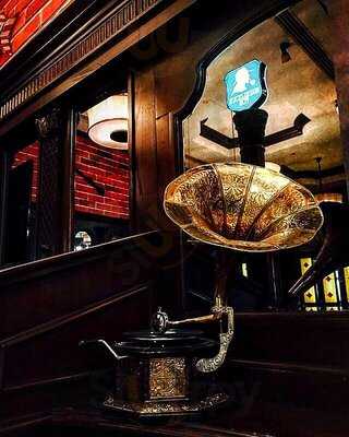 ‪sherlock's Pub‬