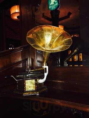 ‪sherlock's Pub‬