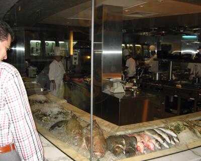 ‪aquarium & Vines Wine Bar‬