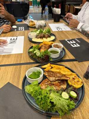 ‪eeten Urban Kitchen‬