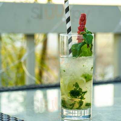 ‪hero's Pool Bar‬