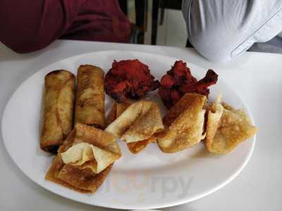 ‪dragons Corner Restaurant‬