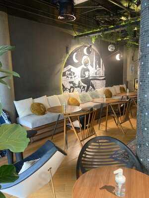 ‪to The Moon And Back Coffee‬