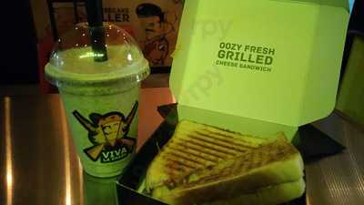 ‪shakeism Milkshakes‬