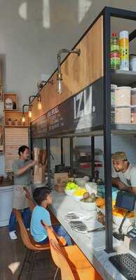 ‪izu Bakery‬